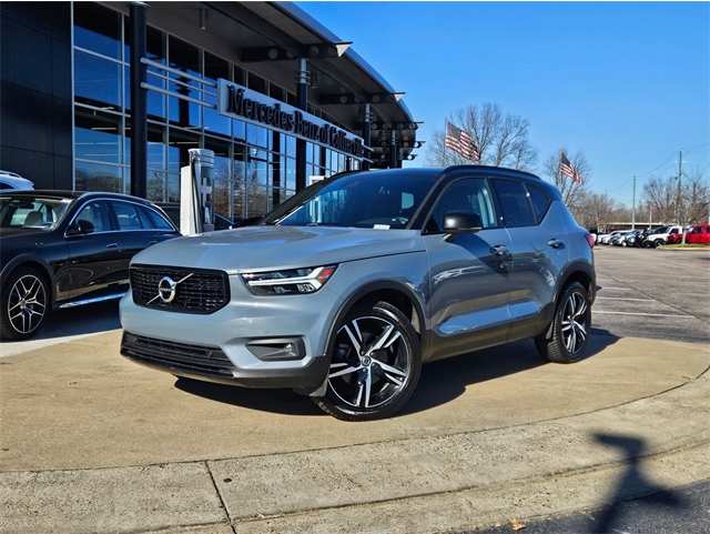 2020 Volvo XC40 R-Design's photo