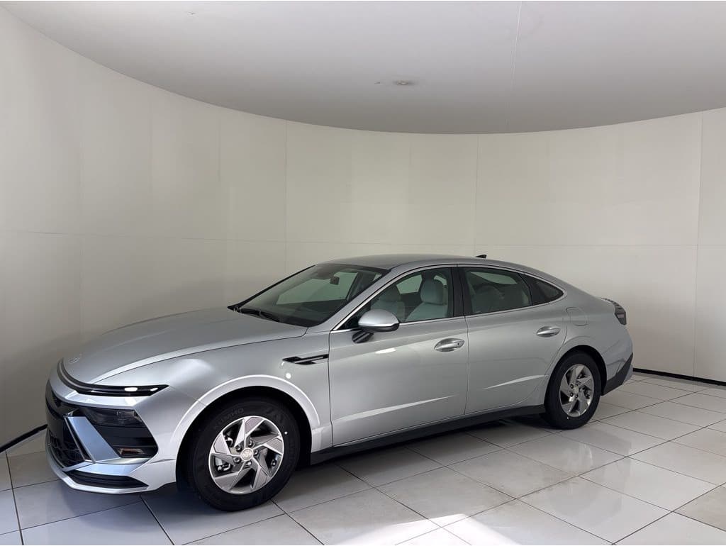 2025 Hyundai Sonata SE's photo