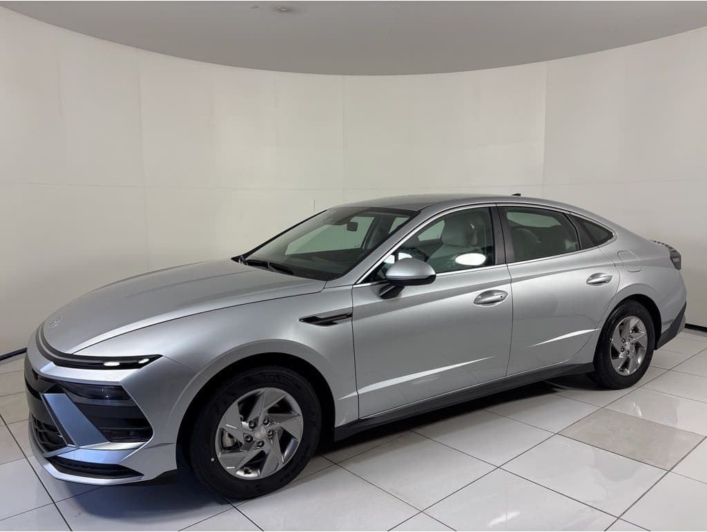 2025 Hyundai Sonata SE's photo