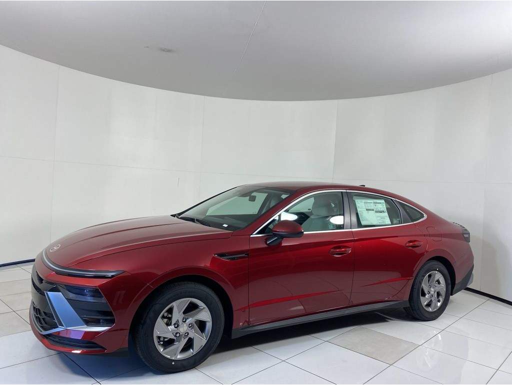 2025 Hyundai Sonata SE's photo
