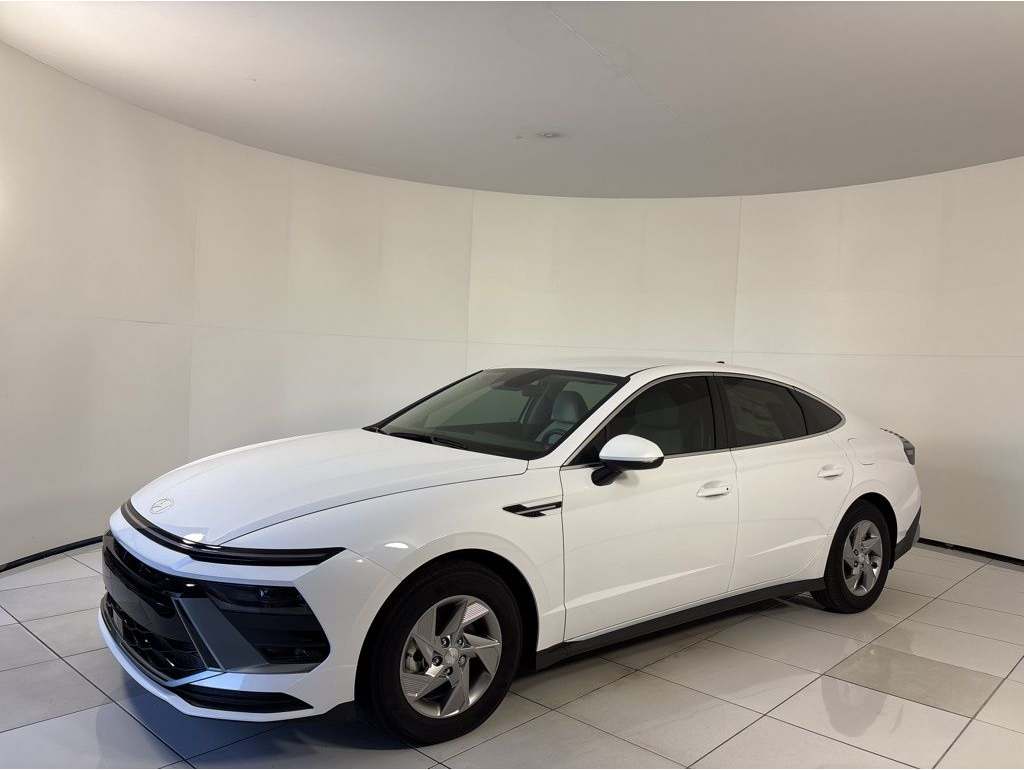 2025 Hyundai Sonata SE's photo