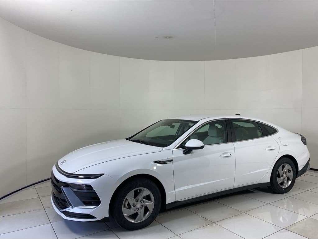 2025 Hyundai Sonata SE's photo