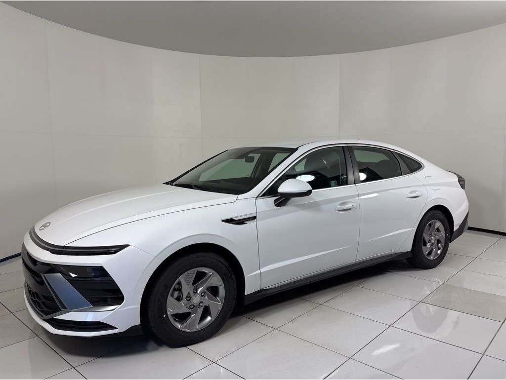 2025 Hyundai Sonata SE's photo