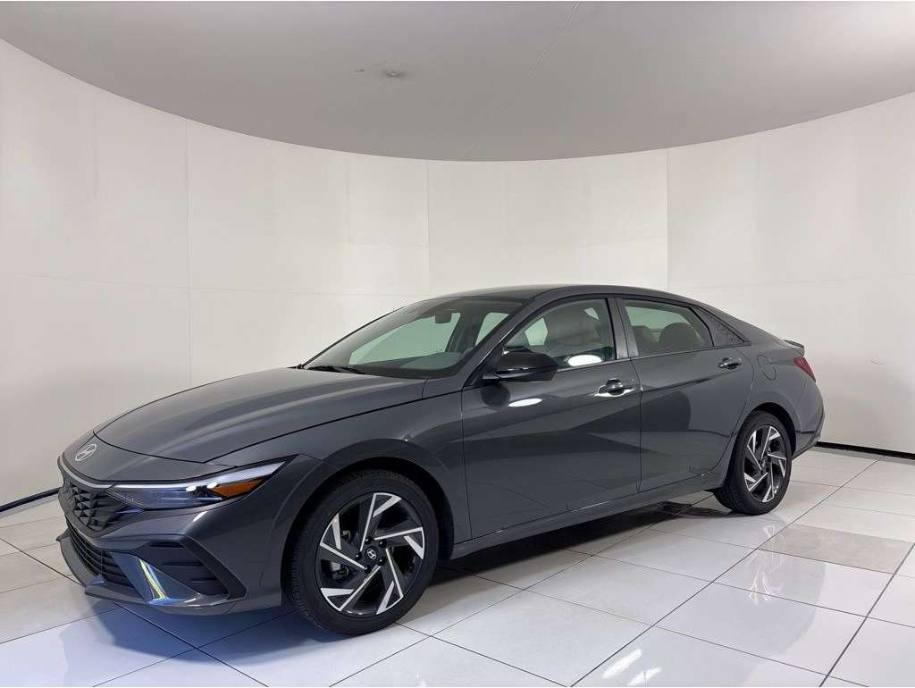 2025 Hyundai Elantra SEL's photo