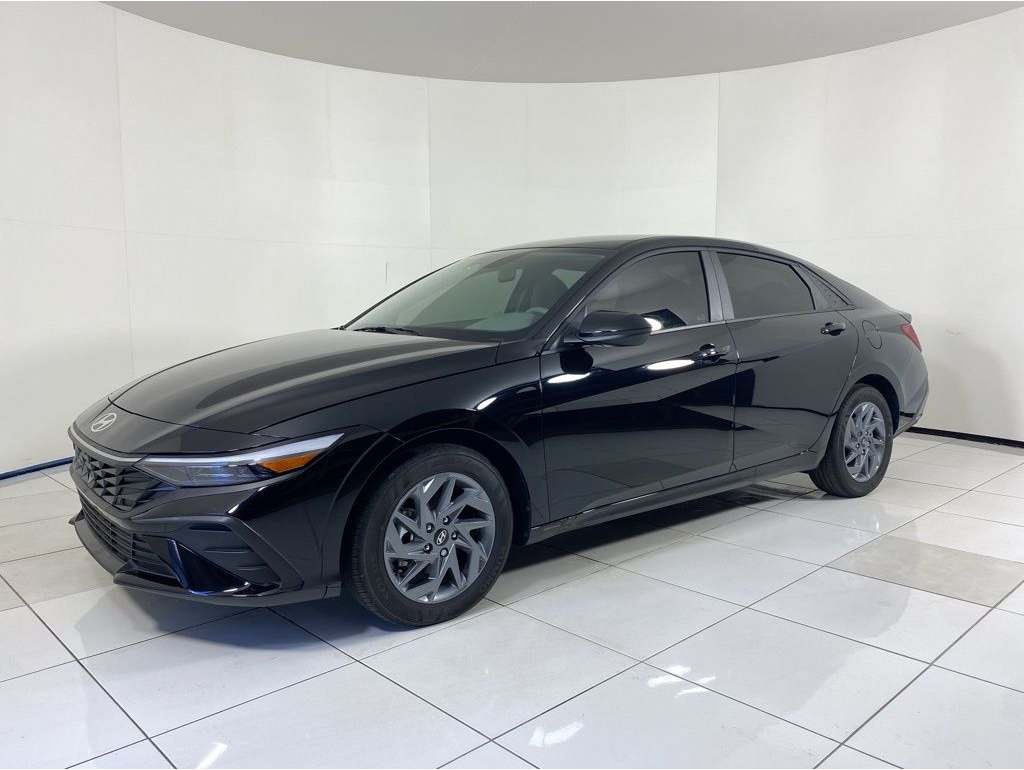 2025 Hyundai Elantra Blue's photo