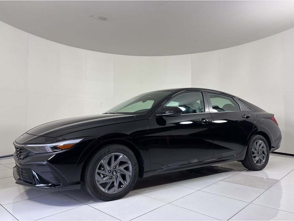 2025 Hyundai Elantra Blue's photo