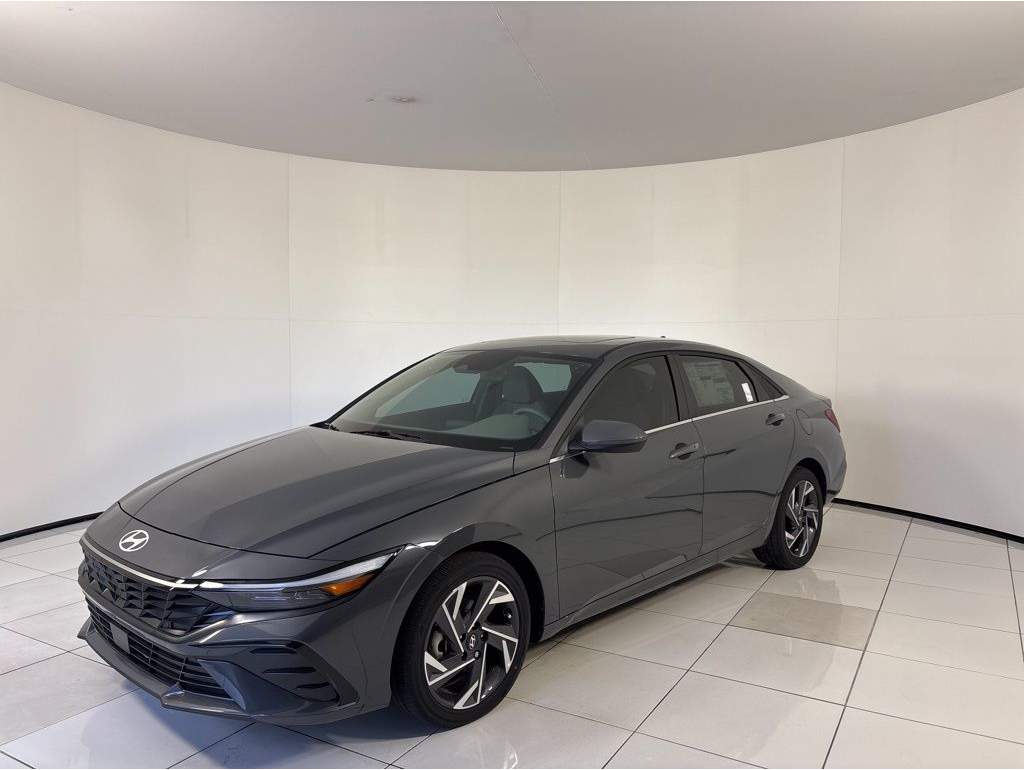 2025 Hyundai Elantra SEL's photo