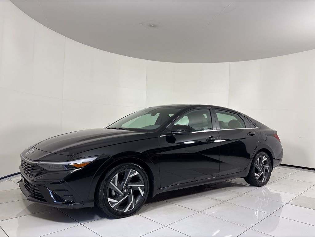 2025 Hyundai Elantra SEL's photo