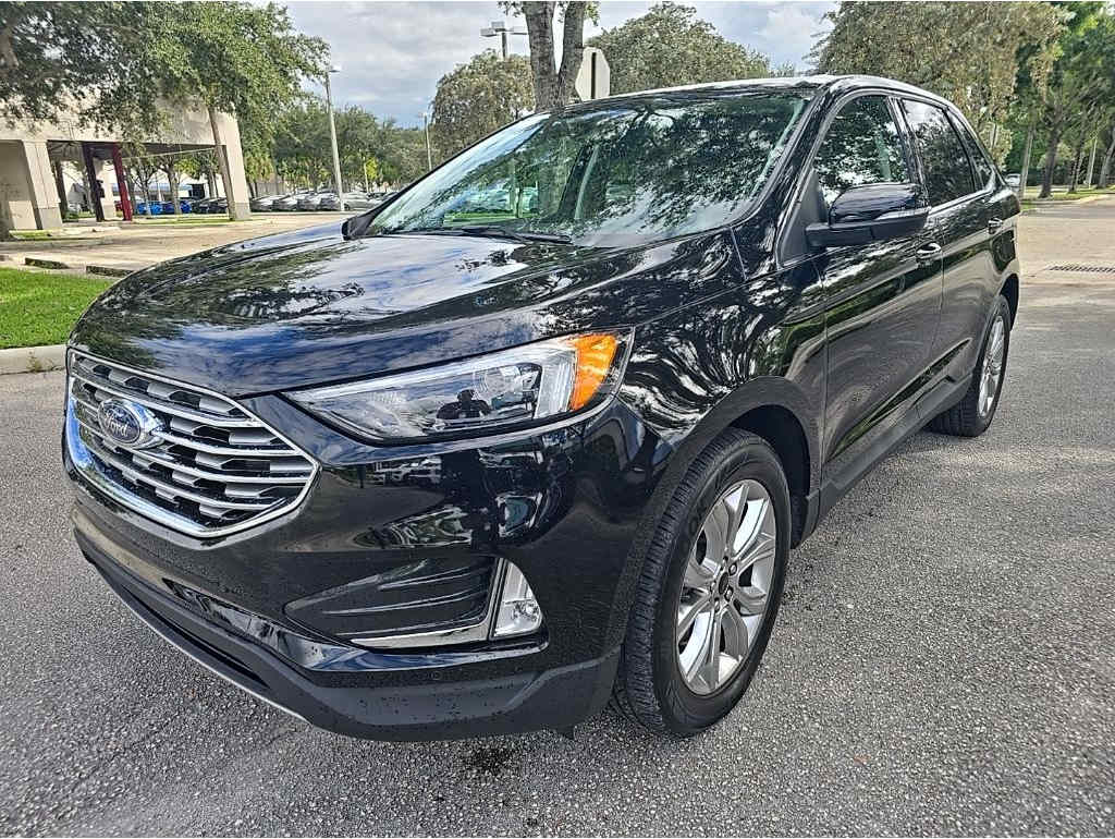 2024 Ford Edge Titanium's photo