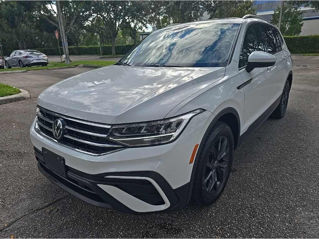 2024 Volkswagen Tiguan SE's photo