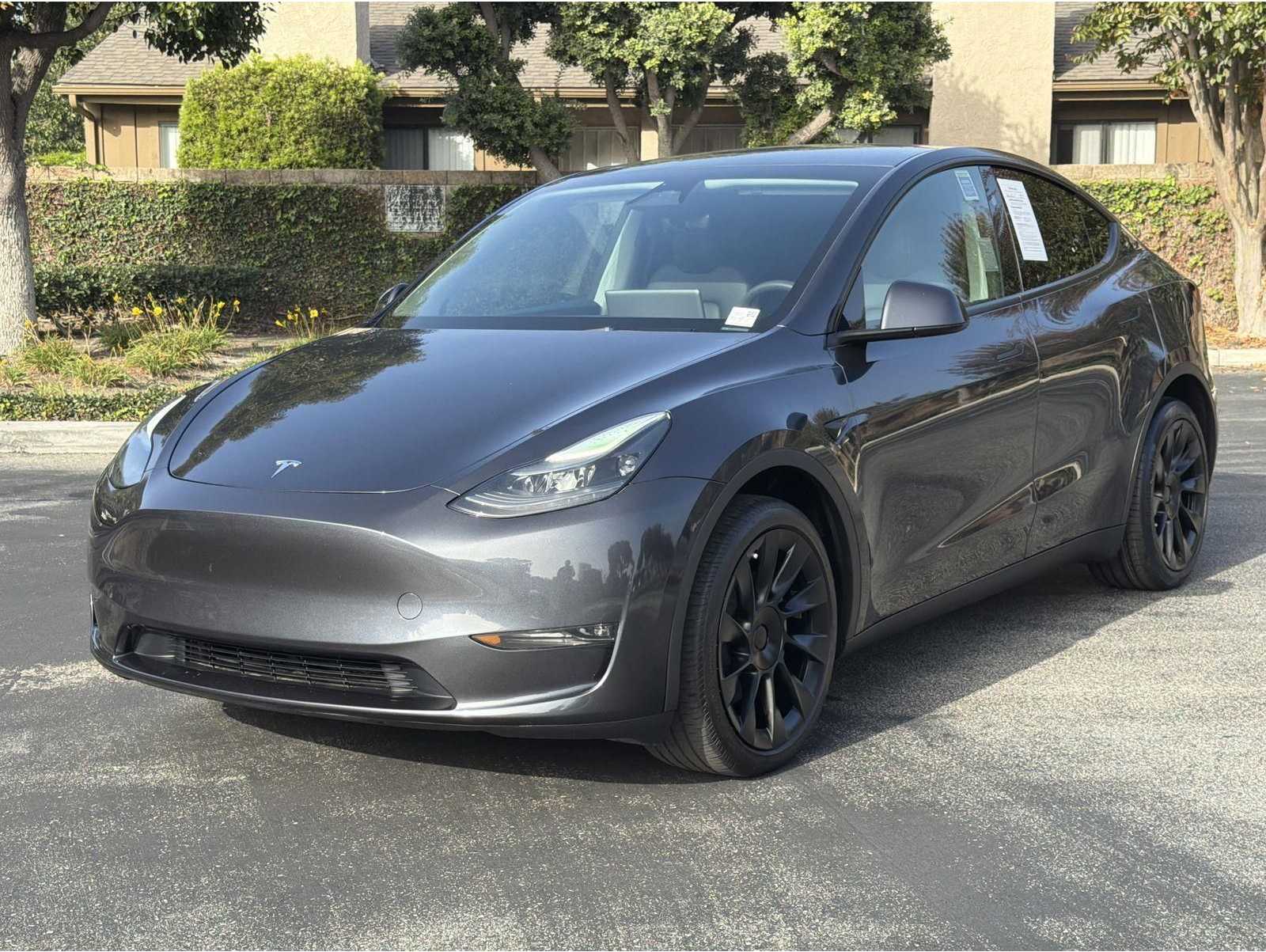 2024 Tesla Model Y Long Range's photo