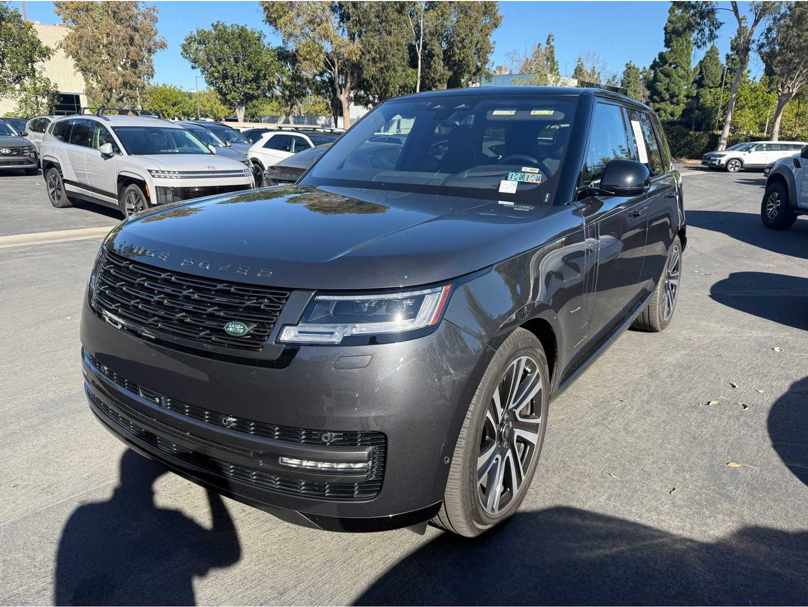 2023 Land Rover Range Rover SE's photo