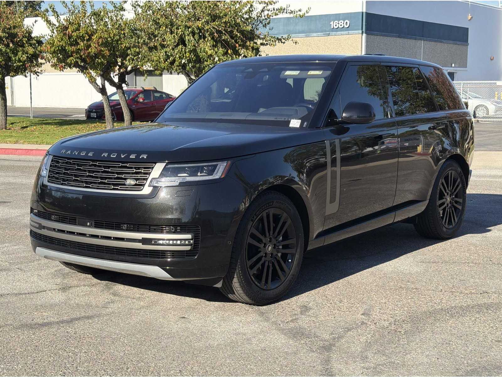 2023 Land Rover Range Rover SE's photo