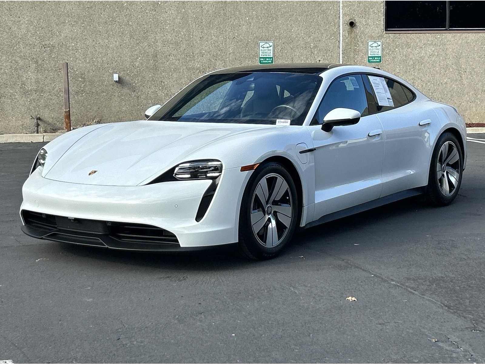 2023 Porsche Taycan Base's photo