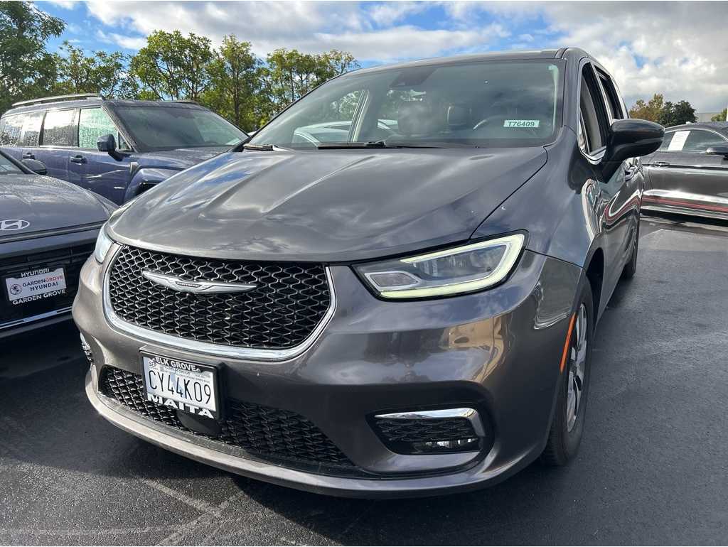 2023 Chrysler Pacifica Hybrid Touring L's photo