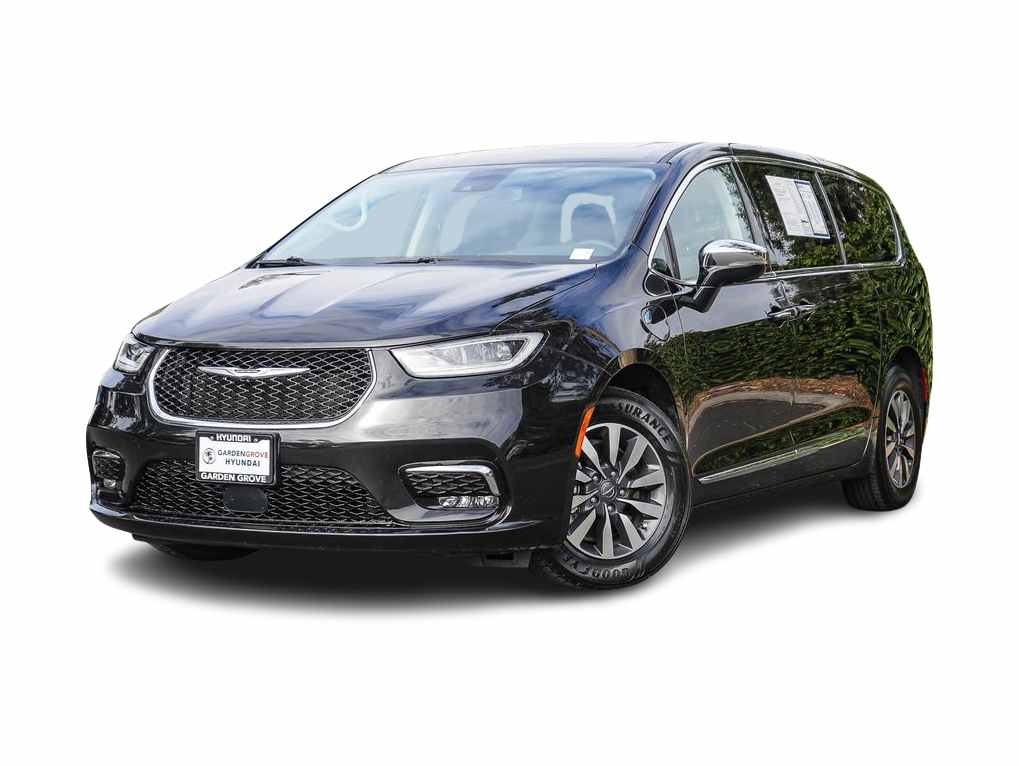 Thumbnail: 2023 Chrysler Pacifica - 1
