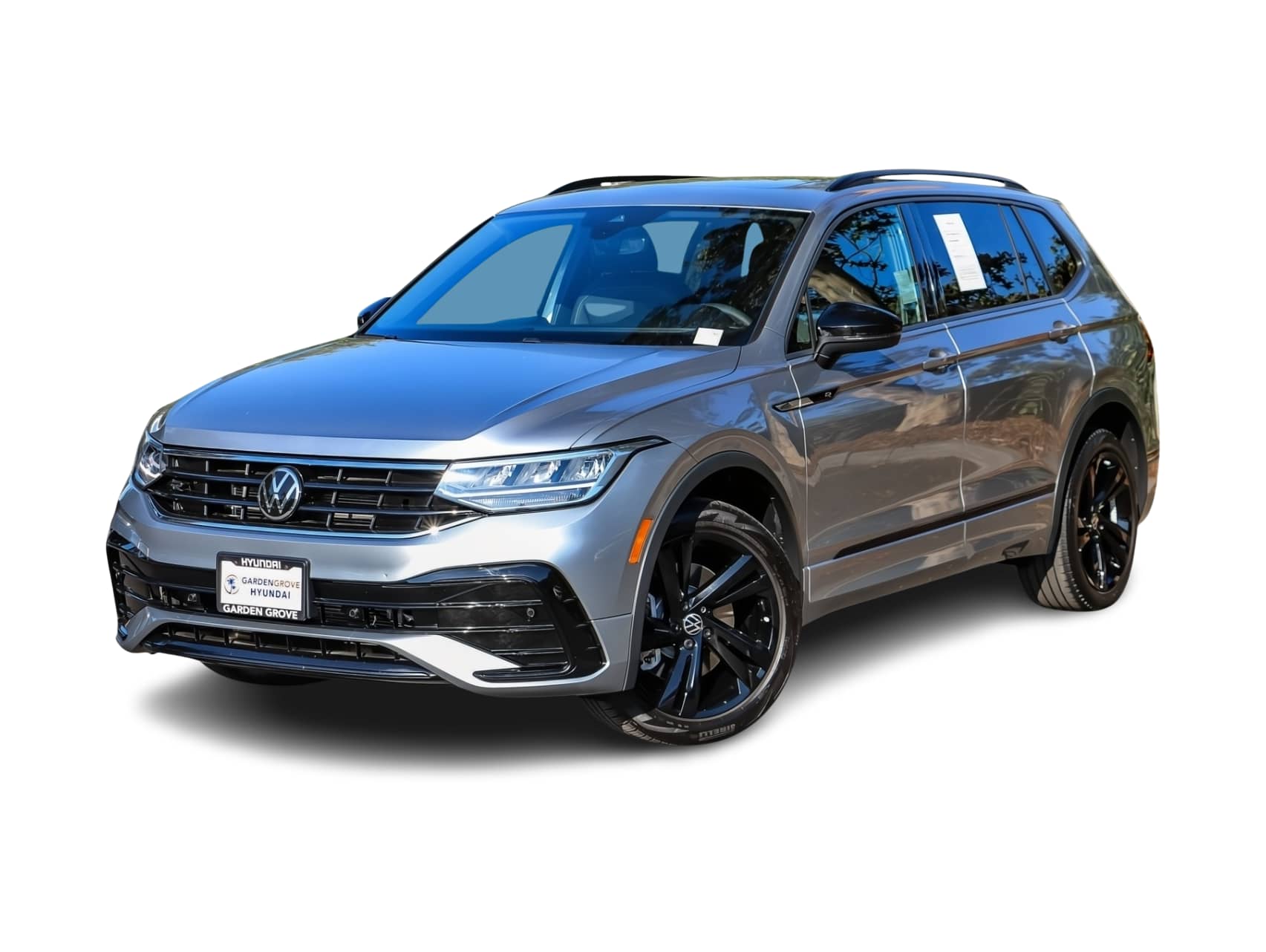 Thumbnail: 2023 Volkswagen Tiguan - 1
