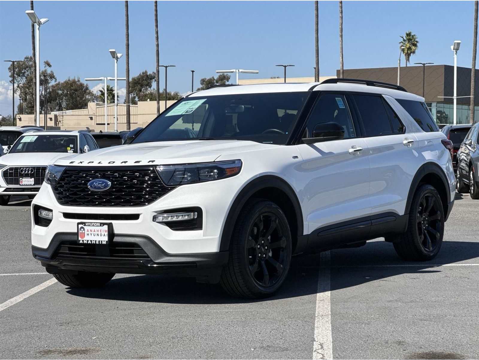 2024 Ford Explorer ST-LINE's photo