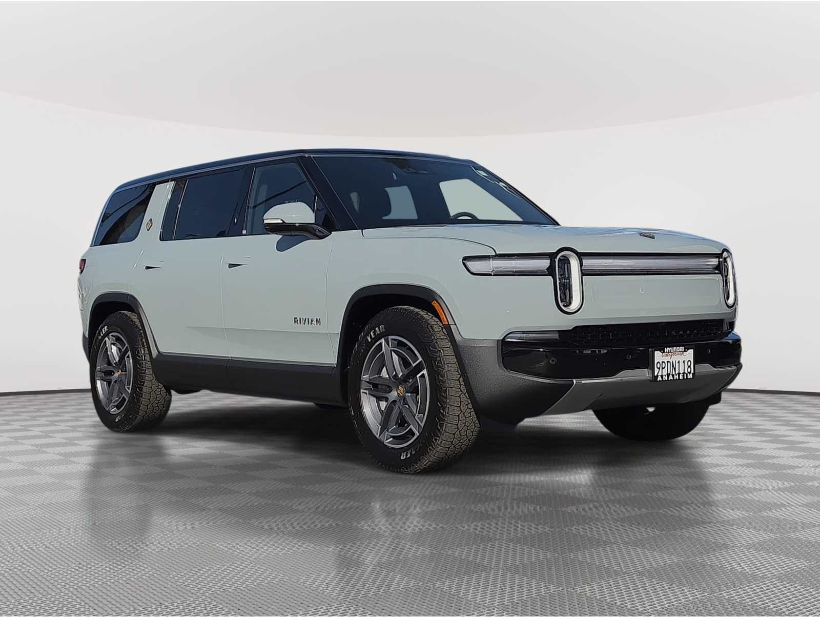 2025 Rivian R1S Adventure