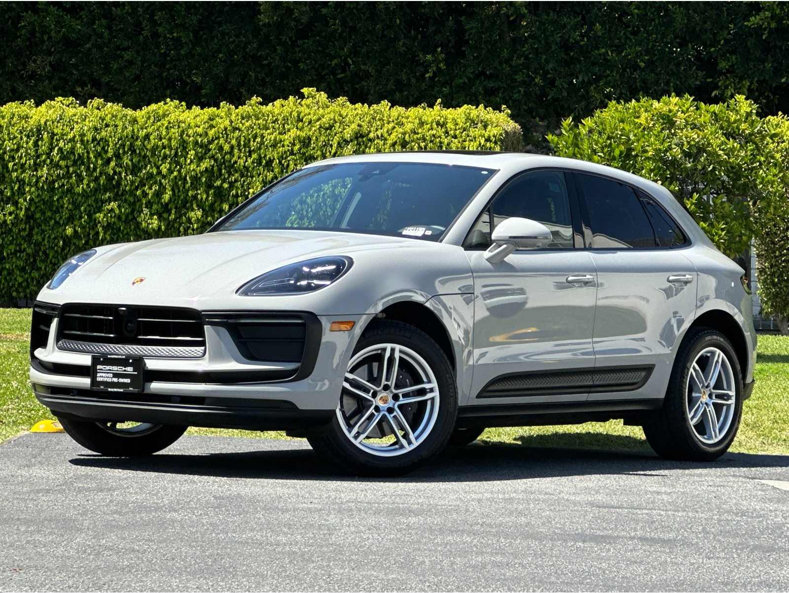 2025 Porsche Macan