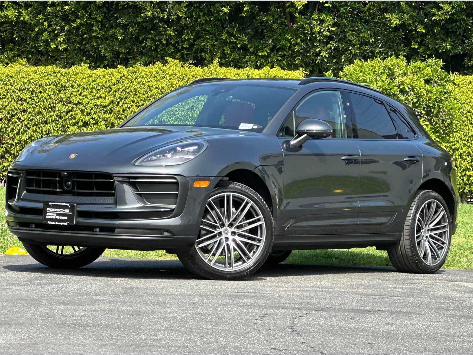 2025 Porsche Macan Base