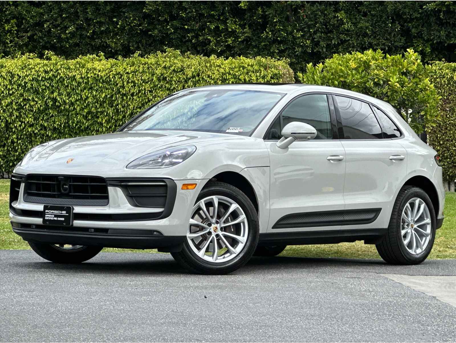 2025 Porsche Macan