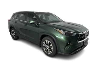 Used 2023 Toyota Highlander XLE with VIN 5TDKDRAH4PS500434 for sale in Coon Rapids, Minnesota