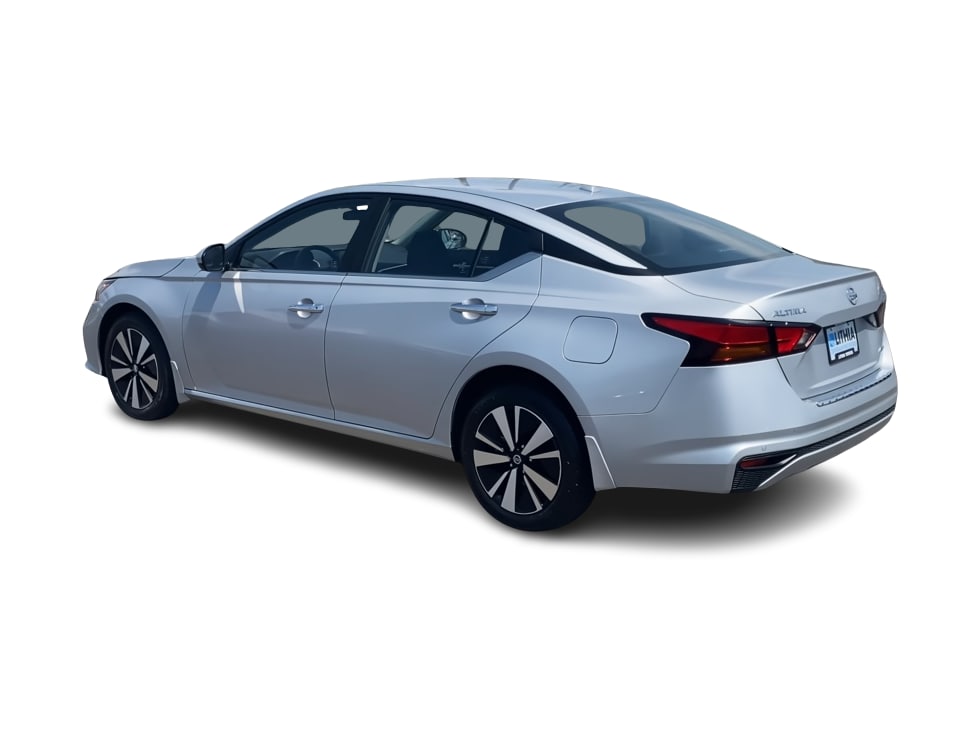 Thumbnail: 2022 Nissan Altima - 17