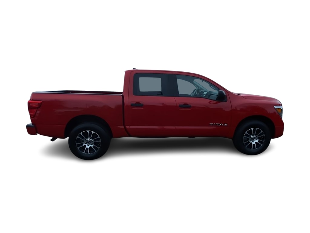 2023 Nissan Titan SV 18