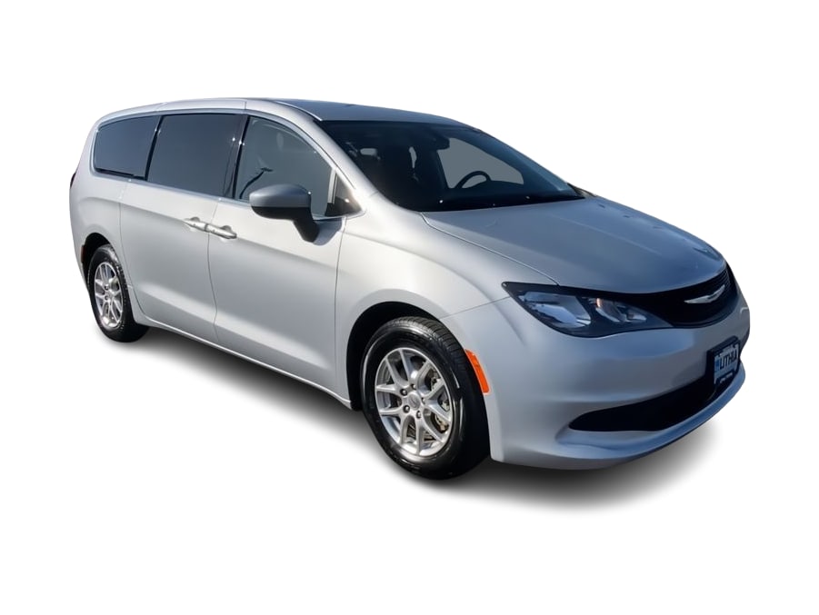 2022 Chrysler Voyager LX 14
