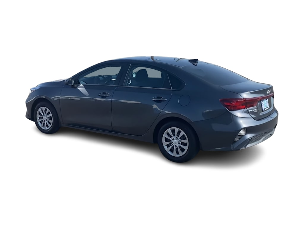 Thumbnail: 2022 Kia Forte - 16