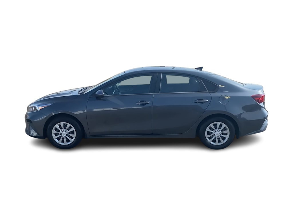 Thumbnail: 2022 Kia Forte - 3