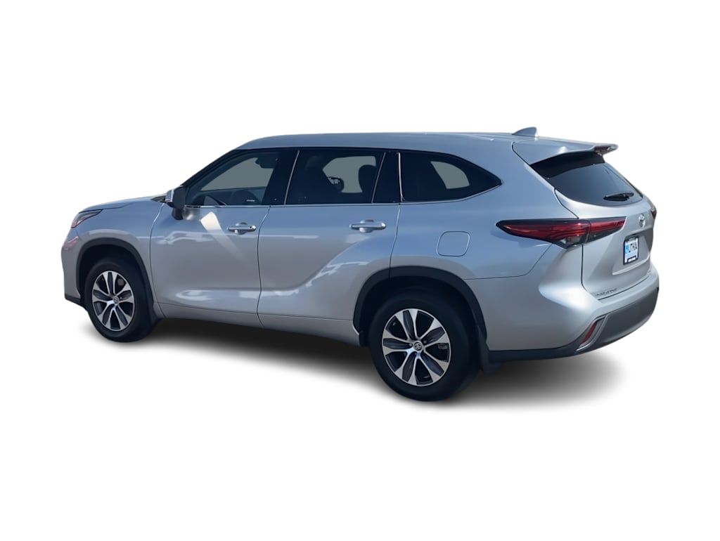 Thumbnail: 2022 Toyota Highlander - 16