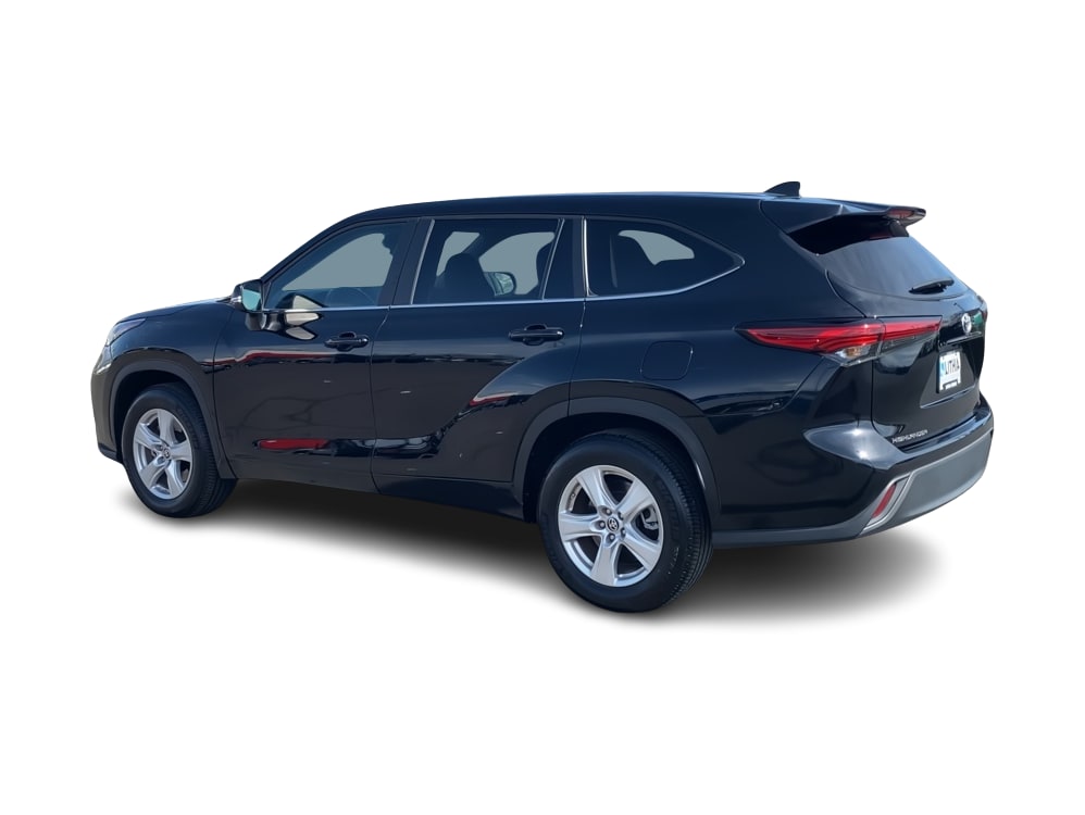 Thumbnail: 2023 Toyota Highlander - 17