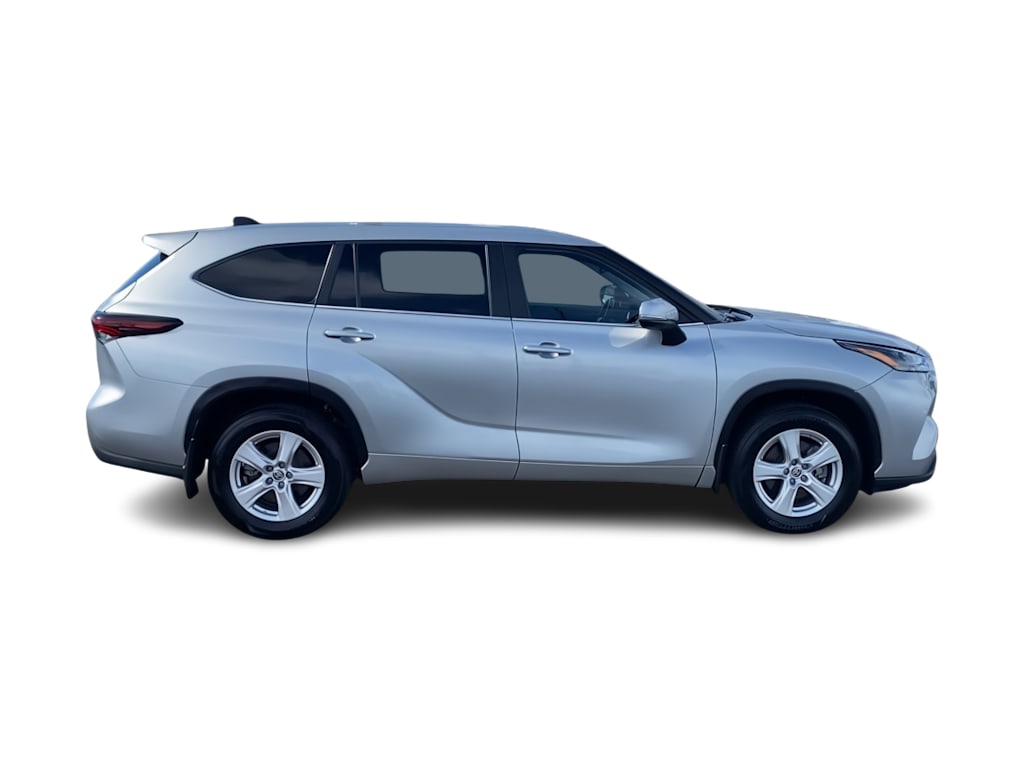 2024 Toyota Highlander LE - Photo 14