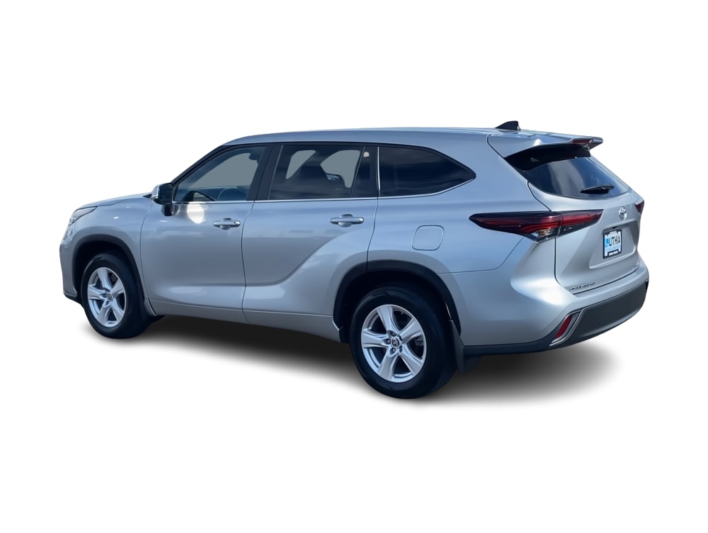 2024 Toyota Highlander LE - Photo 17