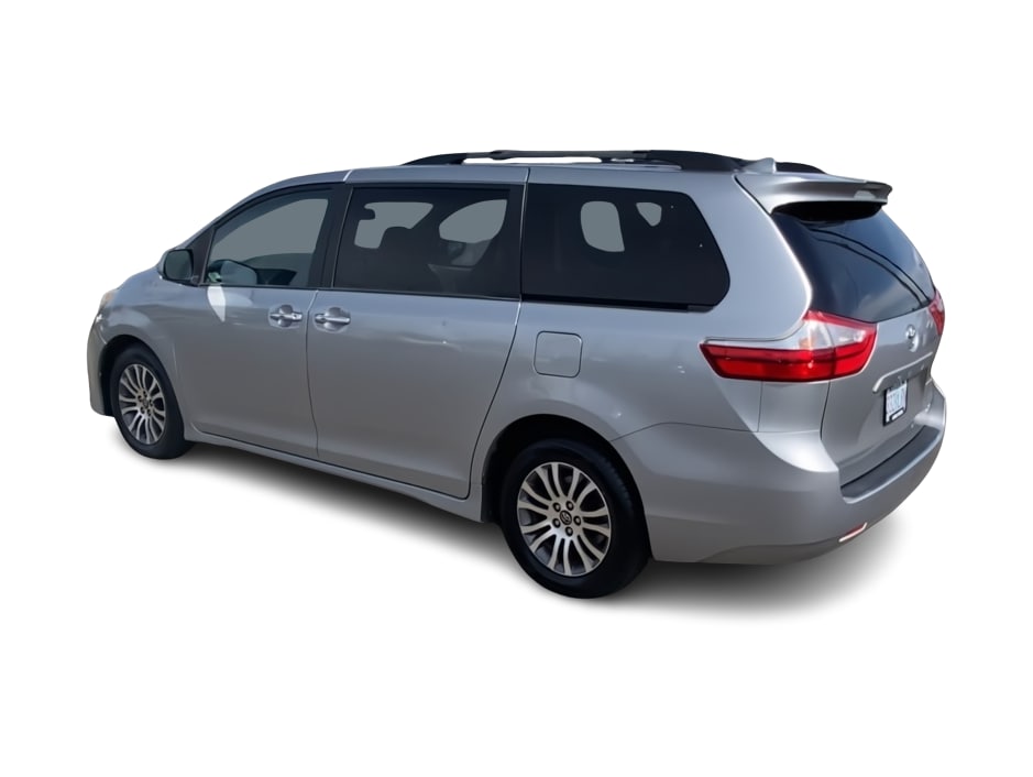 Thumbnail: 2018 Toyota Sienna - 16