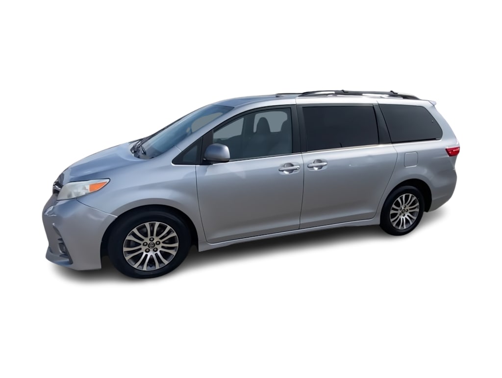 Thumbnail: 2018 Toyota Sienna - 3