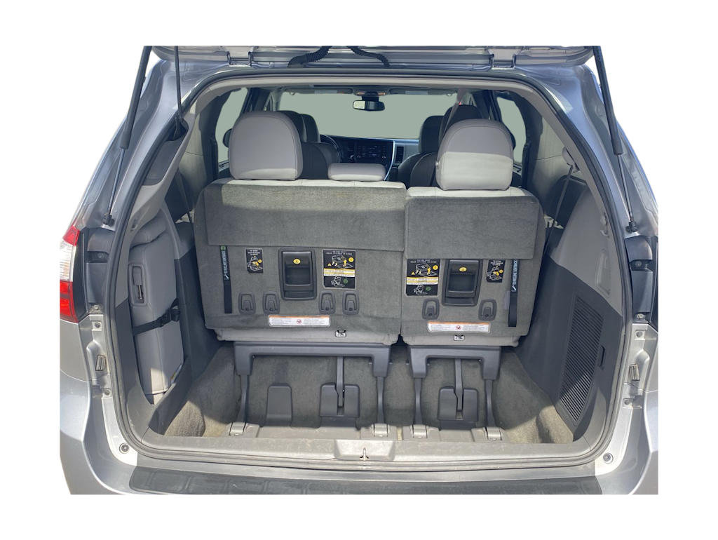 Thumbnail: 2018 Toyota Sienna - 13
