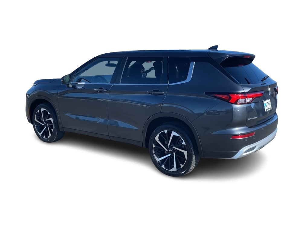 Thumbnail: 2024 Mitsubishi Outlander - 16