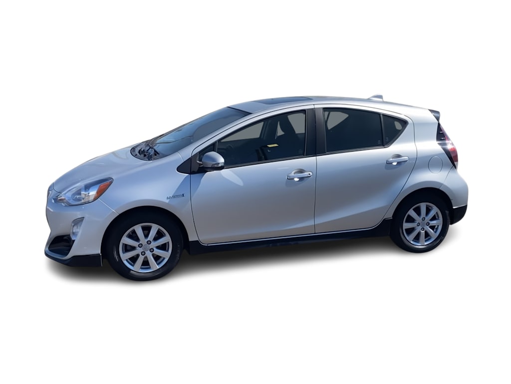 Thumbnail: 2017 Toyota Prius c - 3