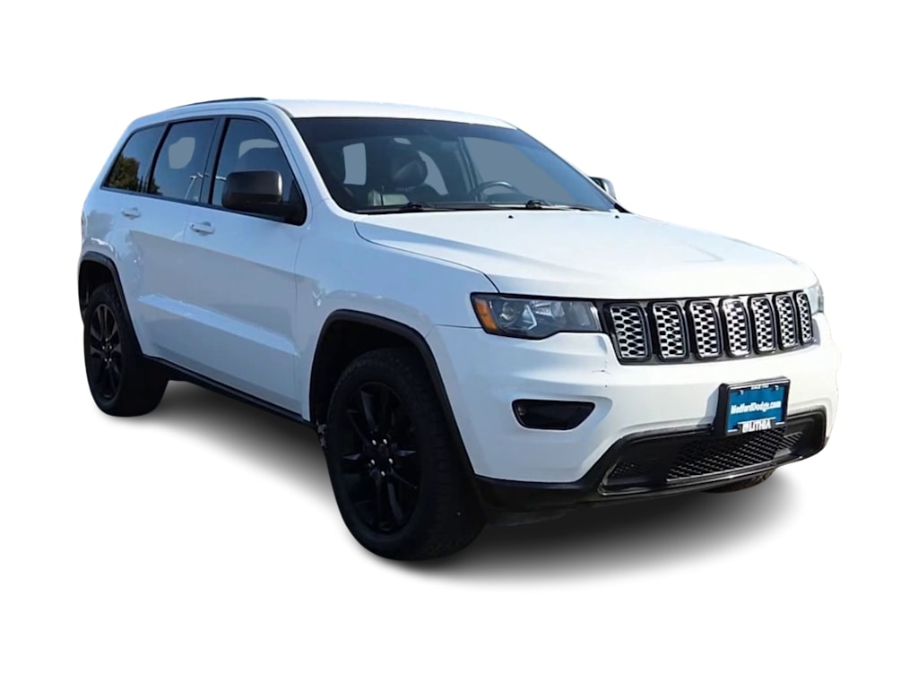 Thumbnail: 2018 Jeep Grand Cherokee - 20