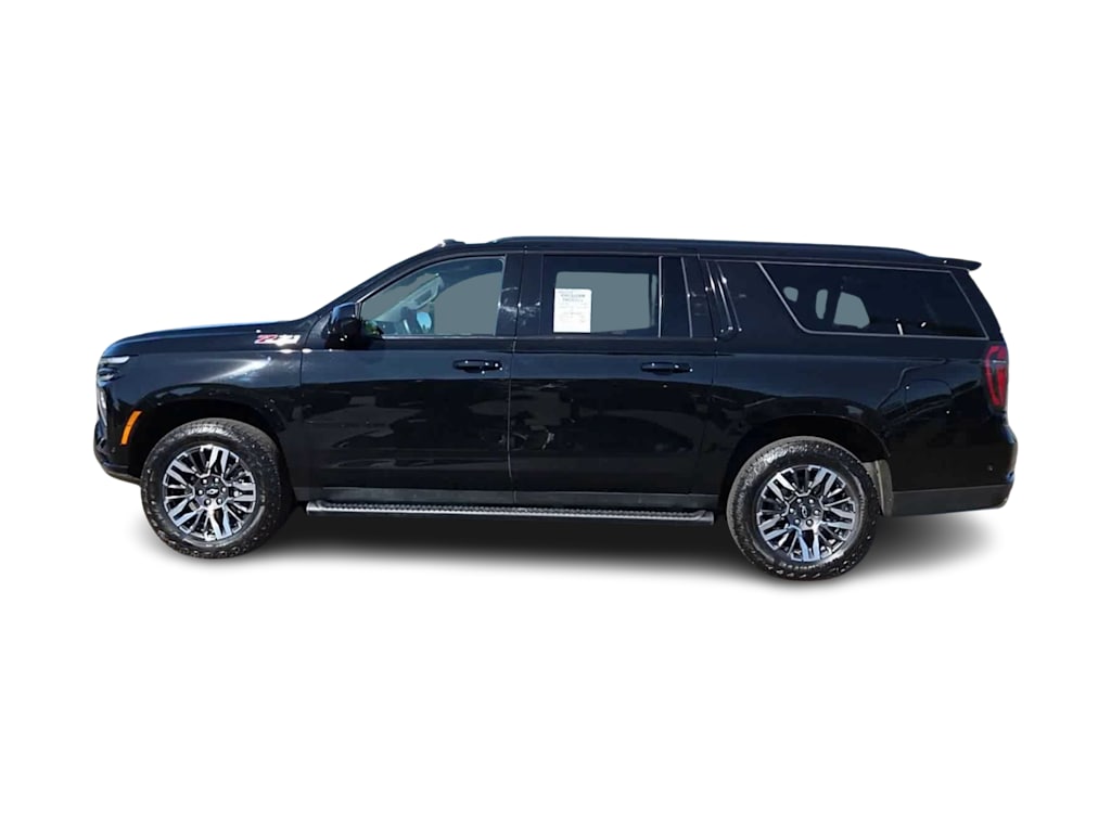 Thumbnail: 2025 Chevrolet Suburban - 3