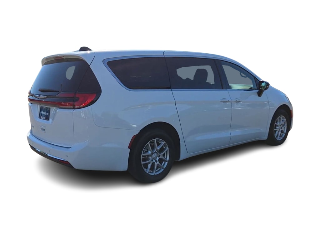 Thumbnail: 2025 Chrysler Pacifica - 21