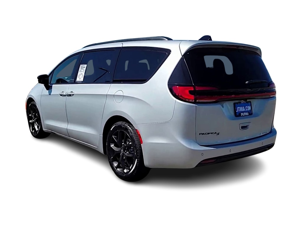 Thumbnail: 2026 Chrysler Pacifica - 4