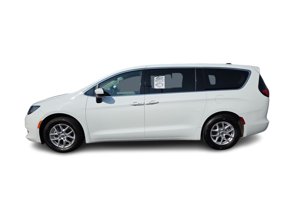 Thumbnail: 2023 Chrysler Voyager - 23