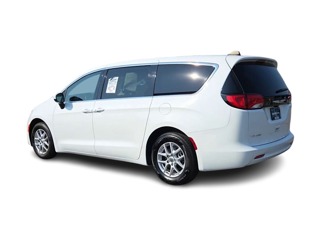 Thumbnail: 2023 Chrysler Voyager - 4