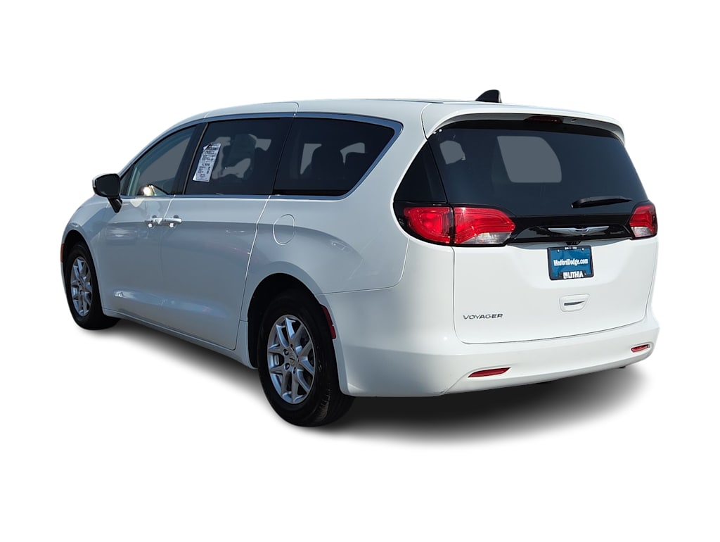 Thumbnail: 2023 Chrysler Voyager - 24