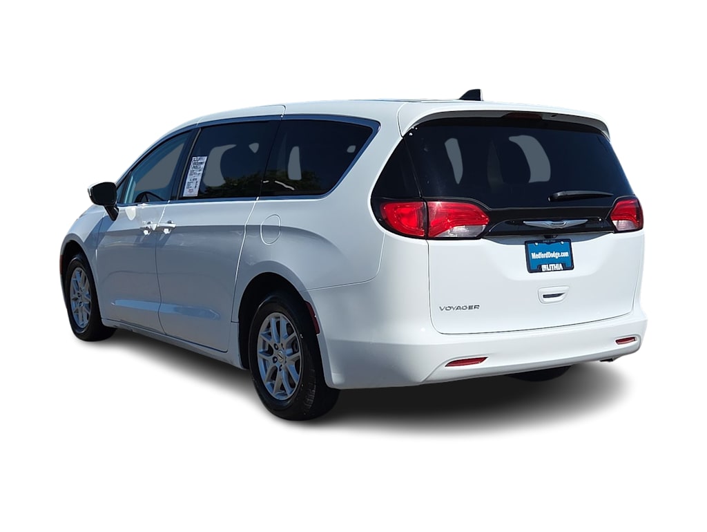 Thumbnail: 2022 Chrysler Voyager - 24