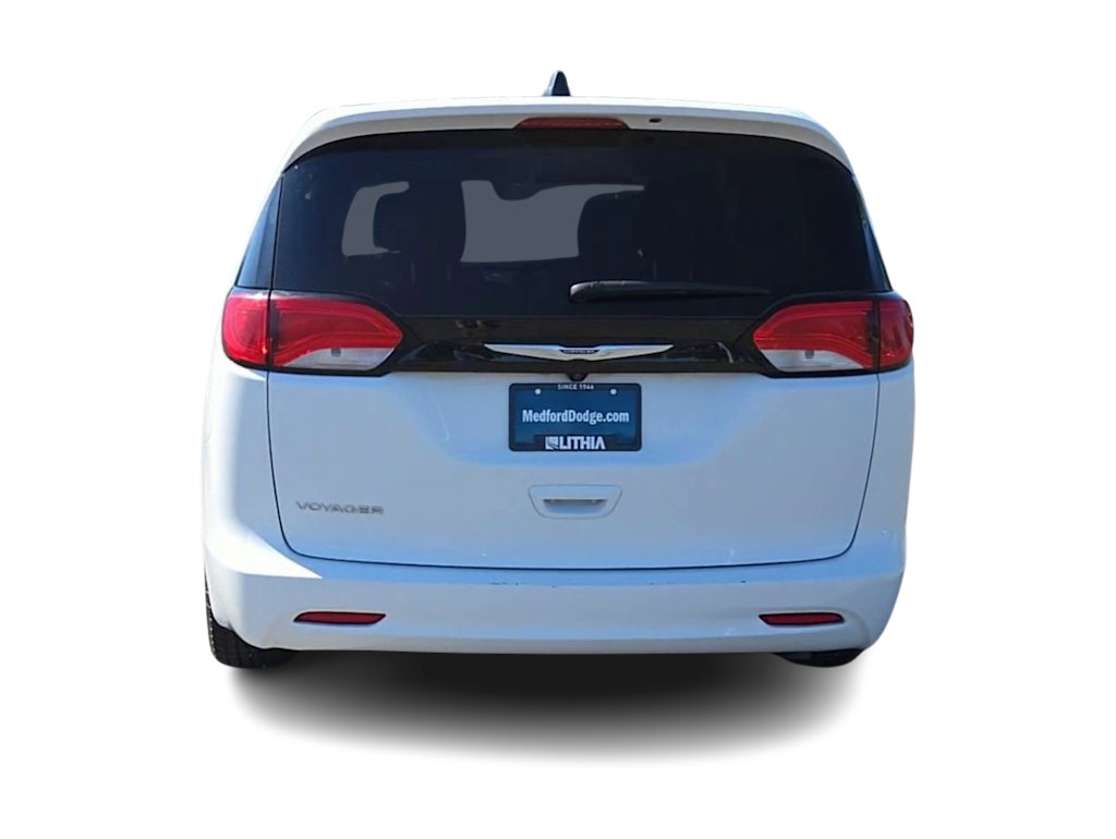 Thumbnail: 2022 Chrysler Voyager - 5